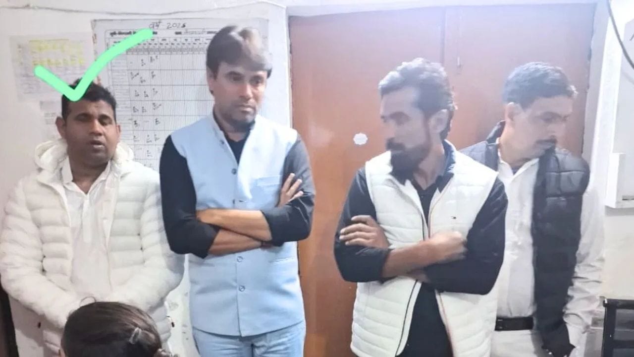 नोएडा से लखनऊ तक ठगी का खेल: डिप्टी CM से मिलवाने के नाम पर लोगों से ठगी करता था शख्स, सुरक्षा टीम ने दबोचा