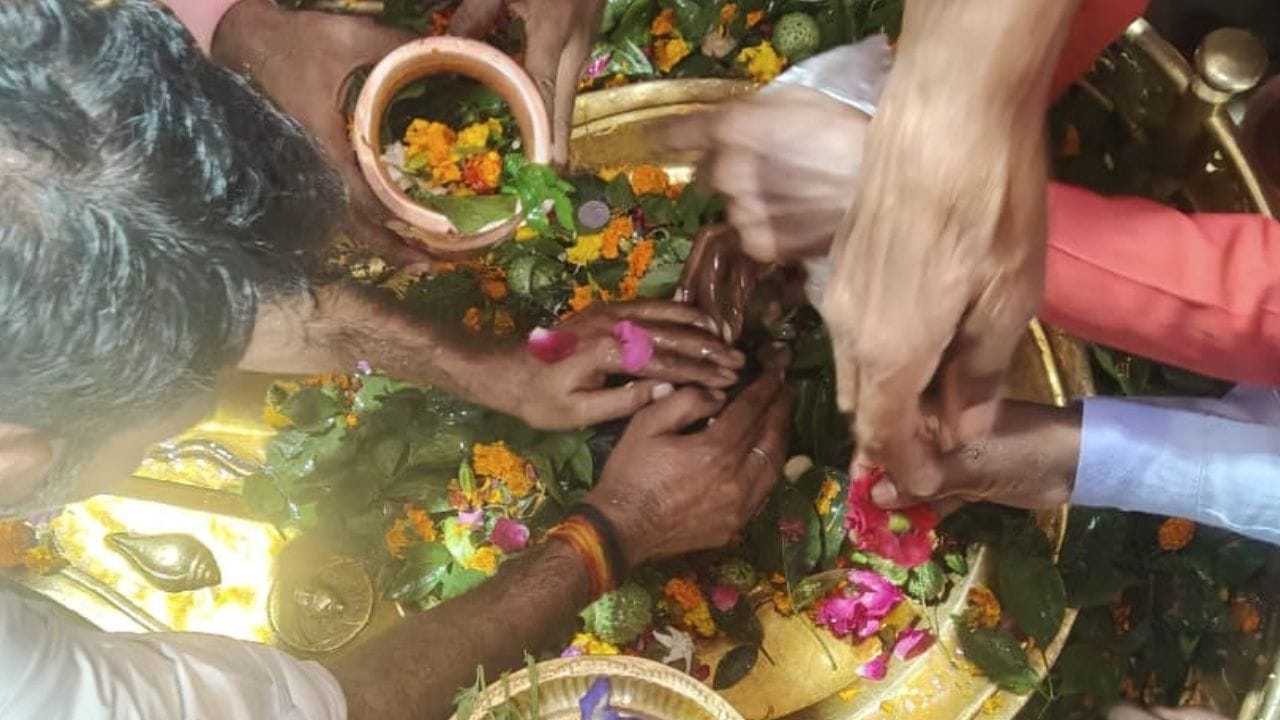 महाभारत काल से है बाराबंकी का ये मंदिर, यहां स्थापित है 5 हजार साल पुराना शिवलिंग, PHOTOS