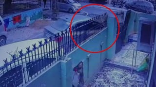 मुरादाबाद में BJP स्टीकर लगी कार का कहर, घर की दीवार तोड़ी, मोटरसाइकिलों के उड़ा दिए परखच्चे