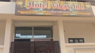 मैं तुम्हारे पास आ रहा हूं…, वाट्सऐप स्टेटस में लगाया पत्नी की तस्वीर, फिर OYO के कमरे में लगा ली फांसी