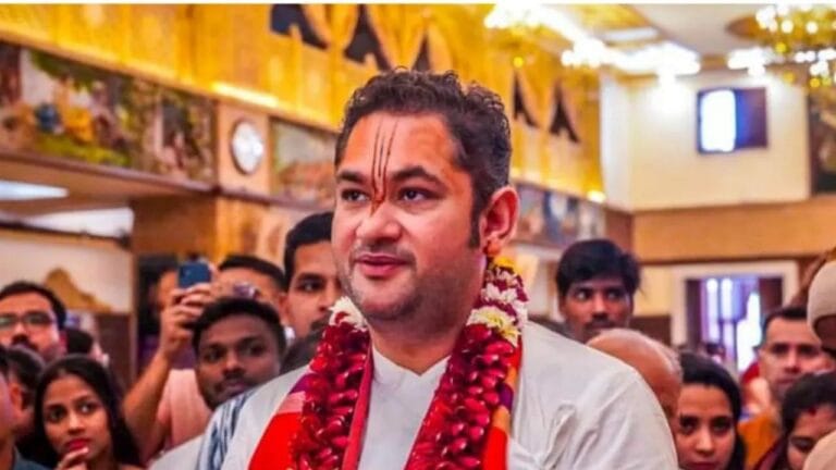 कौन हैं पुंडरीक गोस्वामी, जिन्हें बहराइच पुलिस ने दे दिया गार्ड ऑफ ऑनर