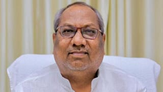 कहीं और छूते तब क्या होता? नीतीश के वीडियो पर बोले मंत्री संजय निषाद, फिर दी सफाई