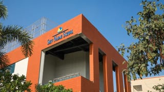 नोएडा के स्कूलों को बम से उड़ाने की मिली धमकी, मचा हड़कंप