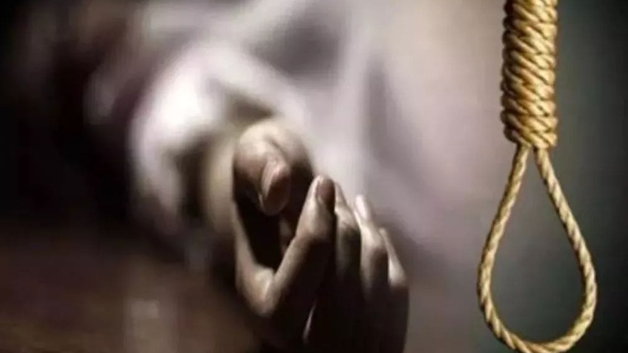 दोस्तों ने इग्नोर किया तो सदमे में पहुंचा युवक, खुद के साथ कर लिया ये भयंकर कांड