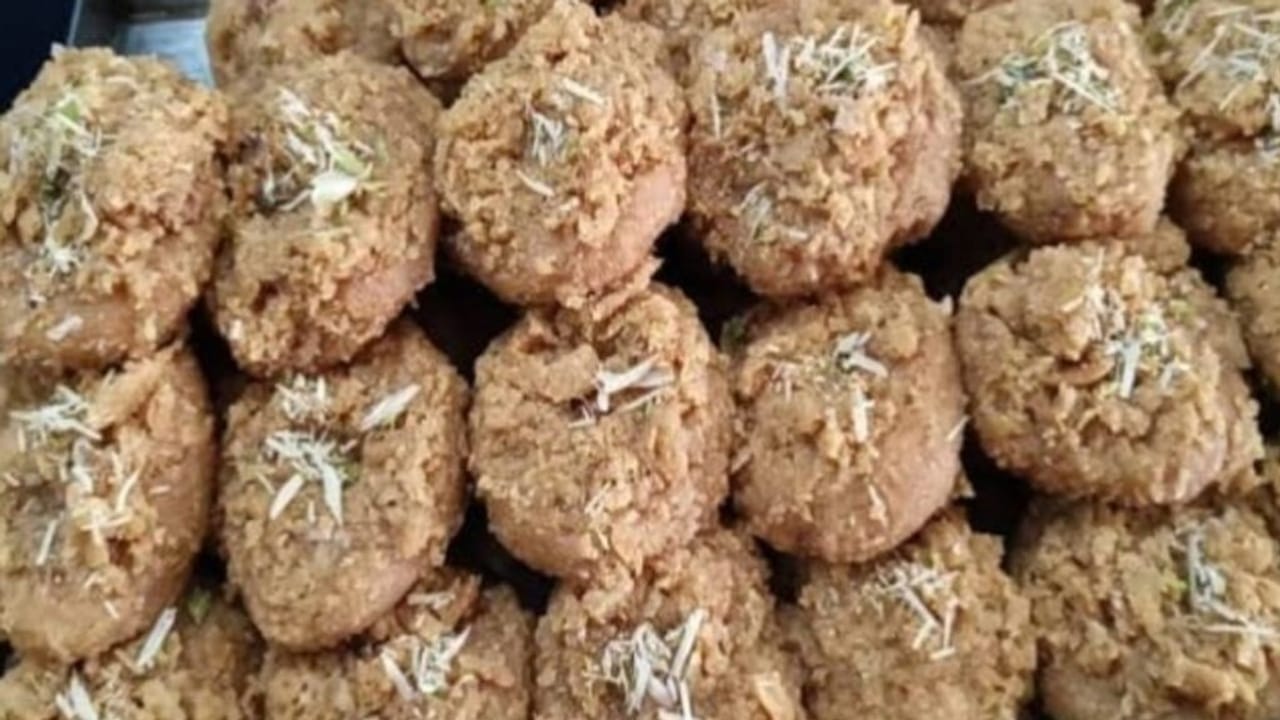 छुआरे के लड्डू, साथ में बालूशाही; क्यों फेमस हैं बागपत की ये मिठाइयां? PHOTOS