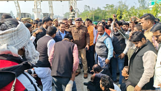 बाराबंकी: टोल प्लाजा पर साथी की पिटाई से नाराज वकीलों का उग्र प्रदर्शन, 8 घंटे तक टोल फ्री