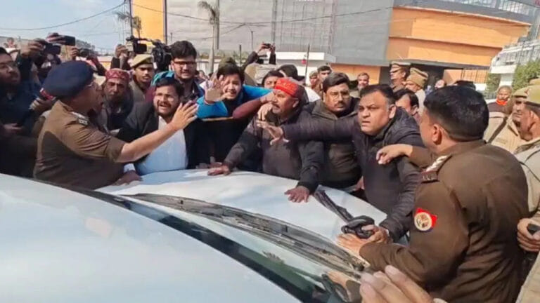 अलंकार अग्निहोत्री को बरेली से कहा ले गई पुलिस, समर्थकों ने काटा बवाल