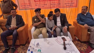 मेरी मां मर गई, पिता ने छोड़ दिया… मासूम बच्ची ने जन चौपाल में कही ऐसी बात, भावुक हो गए DM-SP