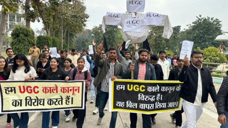 कानपुर में UGC के नियमों पर छात्रों का फूटा गुस्सा, भेदभाव के आरोप