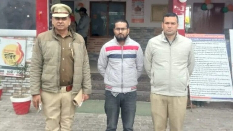 फर्जी DM बनकर प्रेम जाल में फंसाया, फिर युवती से ऐंठे ₹71 लाख; अरेस्ट