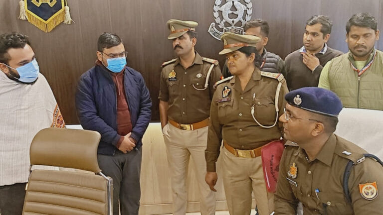 आजमगढ़ में बड़े साइबर सिंडिकेट का खुलासा, चीनी हैंडलर को भेजते थे पैसे