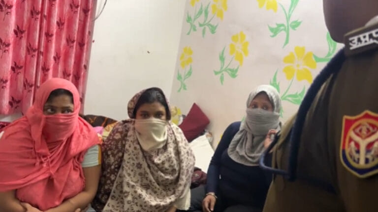 वाराणसी में सेक्स रैकेट का खुलासा, पुलिस रेड में 3 युवती समेत 4 अरेस्ट