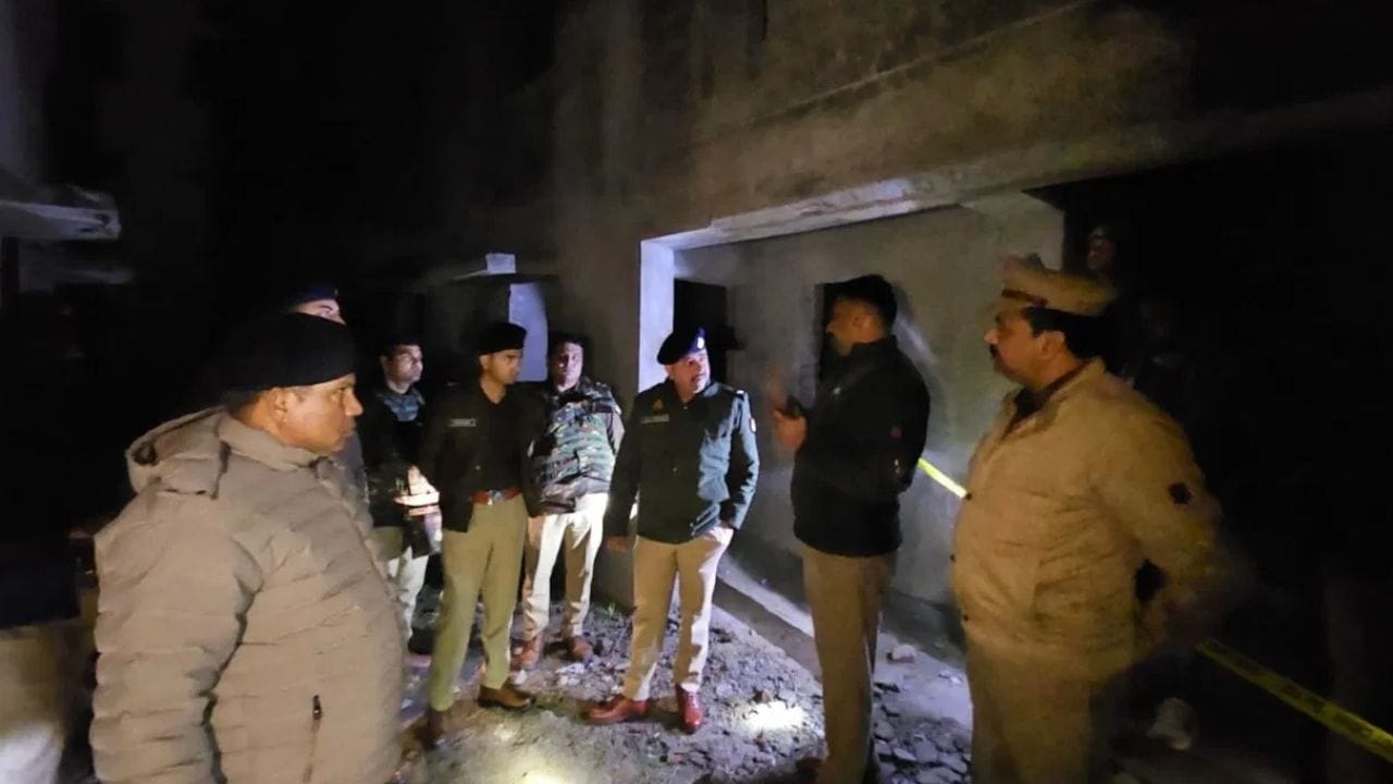 पिस्टल छीनकर पुलिस पर की फायरिंग, आगरा में बदमाश अरबाज मारा गया