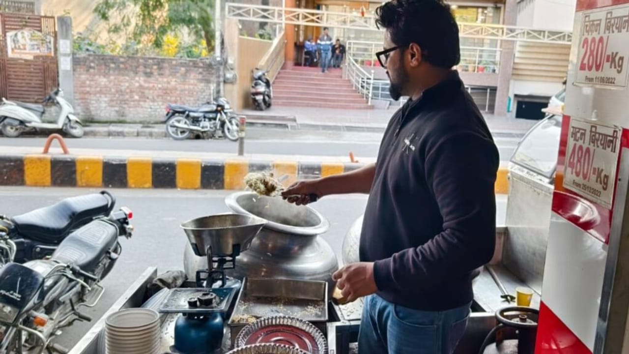 100 साल बाद भी वही स्वाद, सरहद पार बढ़ी मुरादाबादी बिरयानी की डिमांड; जानें क्यों है खास