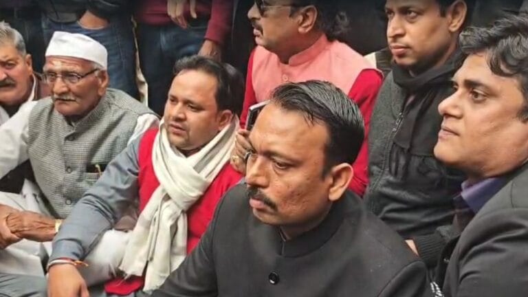 72 घंटे में सस्पेंड सिटी मजिस्ट्रेट अलंकार के साथ क्या-क्या हुआ?