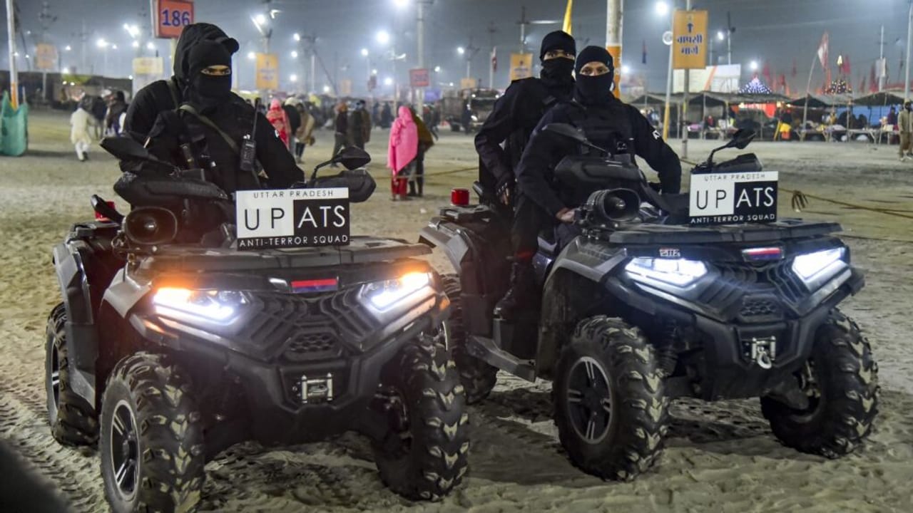 माघ मेले में उमड़ा श्रद्धा का सैलाब, 10 बजे तक 9 लाख लोगों ने लगाई डुबकी; PHOTOS