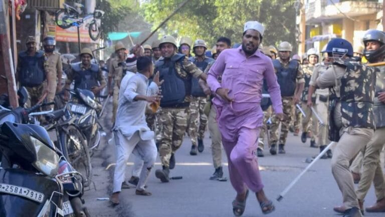 पुलिस को जिंदा जलाने की थी साजिश, बरेली हिंसा को लेकर हुआ बड़ा खुलासा