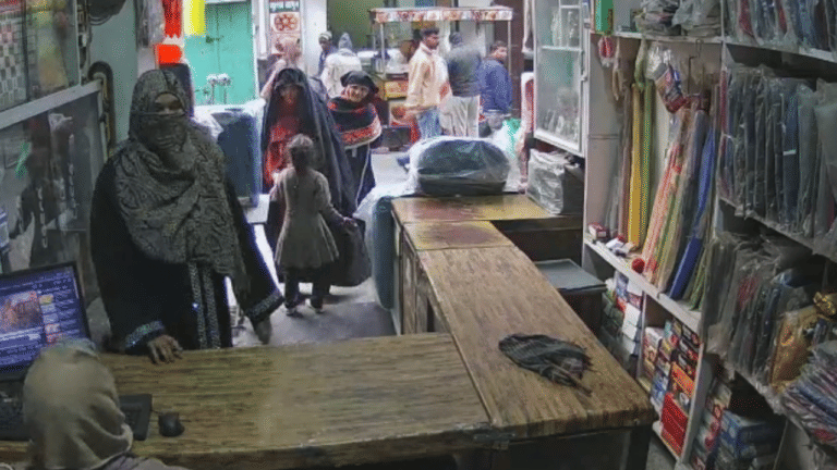 बुर्का पहने 3 औरतें आईं, फिर... बिजनौर में चोरी पर सनसनीखेज खुलासा