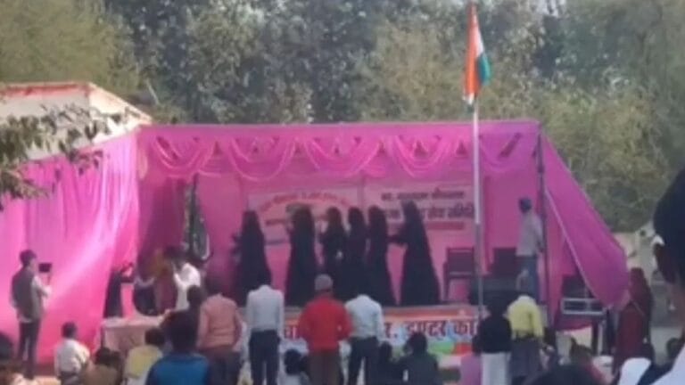 बनना था 'भूत', लड़कियों ने बुर्का पहन लगा दिया ठुमका; वायरल हुआ Video