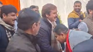 बृजभूषण शरण की राष्ट्र कथा में पहुंचे धनंजय सिंह, MLA बेटों ने छुआ पैर; Video वायरल
