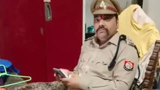 ‘2 लाख दो, वरना एनकाउंटर कर दूंगा’.. खुद को IPS बता रंगदारी मांग रहा था गोरखपुर यूनिवर्सिटी का क्लर्क, ऐसे पकड़ा गया