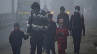 गाजियाबाद में कड़ाके की ठंड, इस डेट तक बंद हुए 12वीं तक के सभी स्कूल