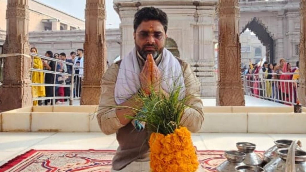 गणतंत्र दिवस पर विश्वनाथ मंदिर में पहली बार ध्वज वंदन, भगवान विश्वनाथ का भी तिरंगा श्रृंगार