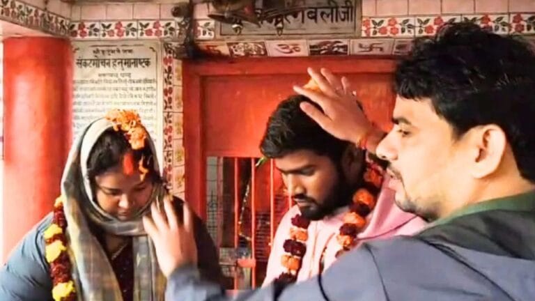 नीले ड्रम का खौफ! पत्नी के BF को बुलाया और मंदिर में खुद करा दी शादी