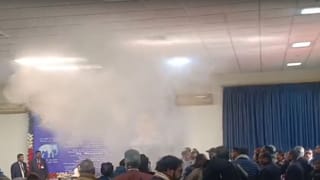 मायावती की PC के दौरान शार्ट सर्किट, धुएं का गुबार देखकर सब रह गए हक्का-बक्का