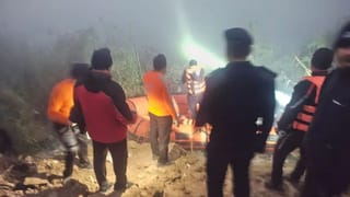 मॉल के पानी भरे बेसमेंट में जा गिरी तेज रफ्तार कार, 5 घंटे चला रेस्क्यू, फिर भी नहीं बच पाई युवक की जान