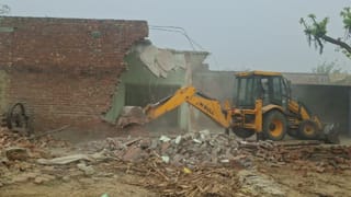 फिर चर्चा में संभल का ये गांव, बुलडोजर से ढहाए गए 3 भाइयों के मकान, जानिए क्यों?