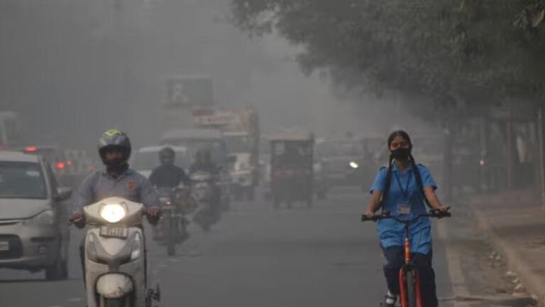 UP में अगले 24 घंटे के अंदर होगी बारिश, नोएडा से गोरखपुर तक घना कोहरा