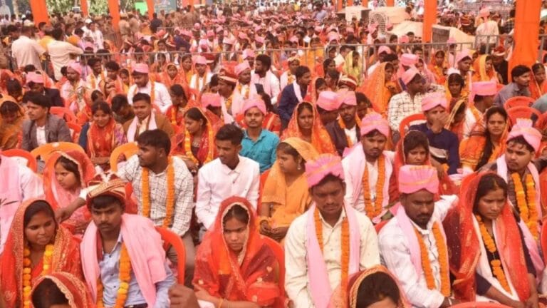 सामूहिक विवाह स्कीम में खेल: 37 फर्जी जोड़ों की शादी;  6 सचिव सस्पेंड
