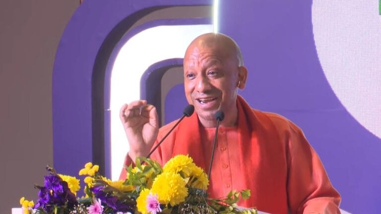 'पुलिस गोली न चलाए तो क्या गोली खाए', एनकाउंटर के सवाल पर बोले CM योगी