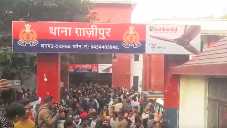 सपा पार्षद को 100 मीटर तक घसीटा… गिरफ्तार; वाल्मीकि समाज ने घेरा थाना