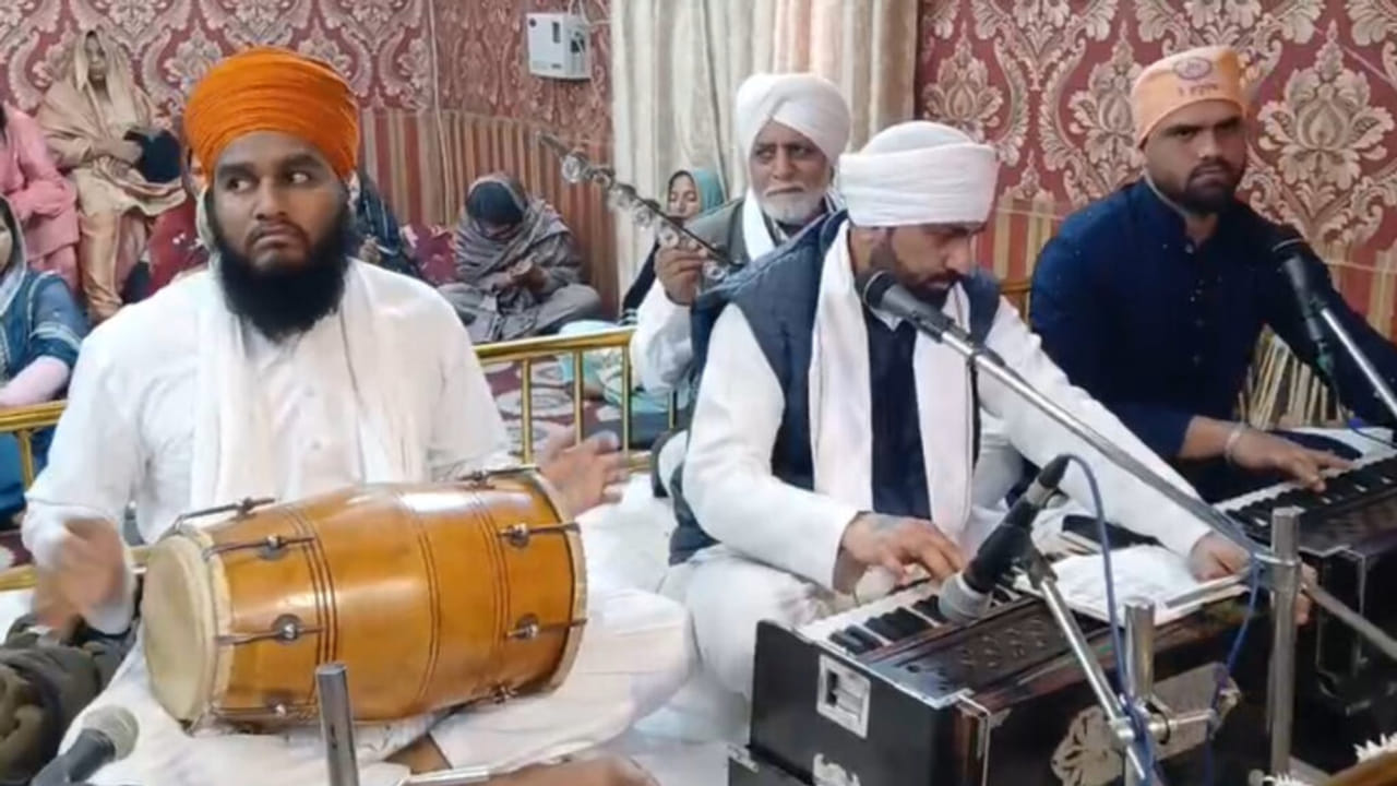 649वीं रविदास जयंती: सीर गोवर्धनपुर में लाखों श्रद्धालु उमड़े, NRI भक्तों ने चढ़ाई डॉलर की माला