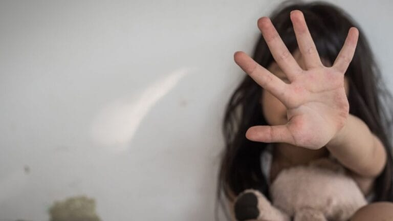 दो मासूम लड़कियां बनी मां, एक का पड़ोसी, दूसरे का भाई ने किया रेप