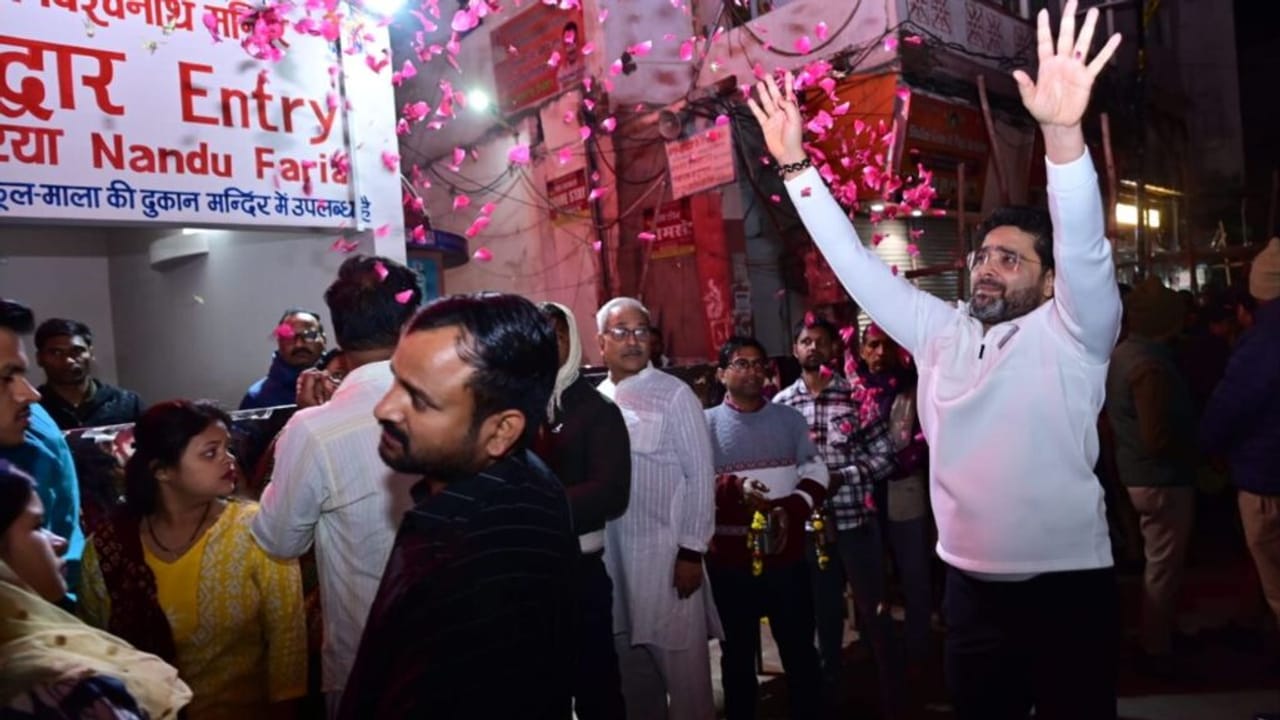 विश्वनाथ मंदिर के कपाट खुलते जयकारों से गूंज उठी काशी, 45 घंटे लगातार दर्शन देंगे बाबा; Photos