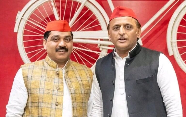 छेड़खानी केस में सपा प्रवक्ता मनोज यादव गिरफ्तार, घर से थे लापता