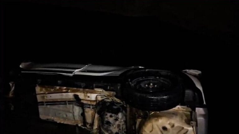 मथुरा: ड्राइवर को नहीं दिखी मोड़, सीधे नहर में जा गिरी कार, 4 की मौत