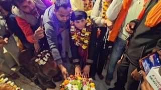 भोले बाबा करा दो मेरो ब्याह… मन्नत के साथ मुस्लिम लड़की ने चढ़ाई कांवड़, वायरल हो रहा Video