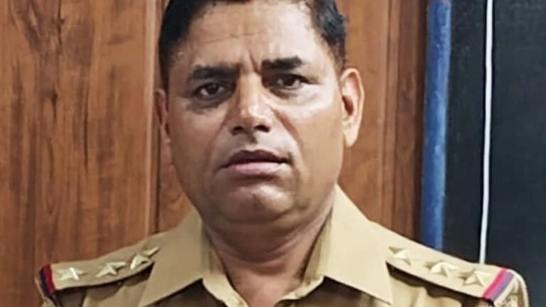 थाने में SHO को लगी गोली, निजी पिस्टल से घायल; हालत गंभीर, लखनऊ रेफर