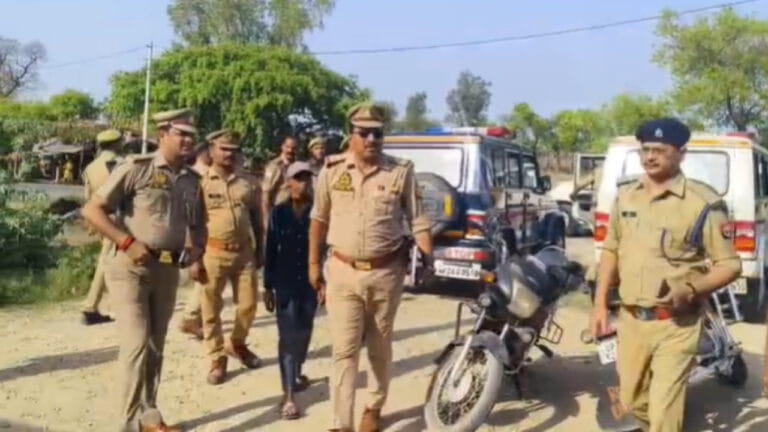 बदायूं में बेखौफ बदमाश, दिनदहाड़े सैलून में घुसकर संचालक को मारी गोली