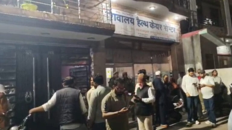 हॉस्पिटल में घुसकर डॉक्टर को चाकू से गोदा, फिर सीने में मारी गोली