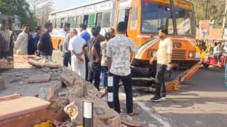 इटावा में सैफई डिपो बस के ब्रेक फेल, अटल चौक से जा टकराई; बड़ा हादसा होते-होते टला