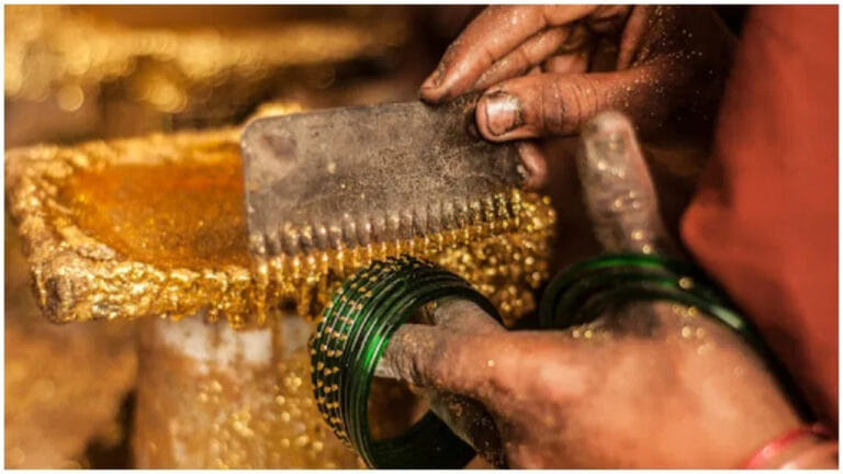 सुहागनगरी की खनक हो रही खामोश! मिडिल ईस्ट तनाव से संकट में कांच उद्योग