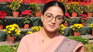 ग्रेटर नोएडा की मुस्कान वर्मा ने रचा इतिहास, UPSC में 771 रैंक; गांव और बेटियों के लिए बनी प्रेरणा