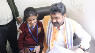 ‘अंकल स्कूल जाने में जाम से दिक्क़त होती है ‘, बच्ची का दर्द सुन मंत्री ने DCP ट्रैफिक को सुना डाला!