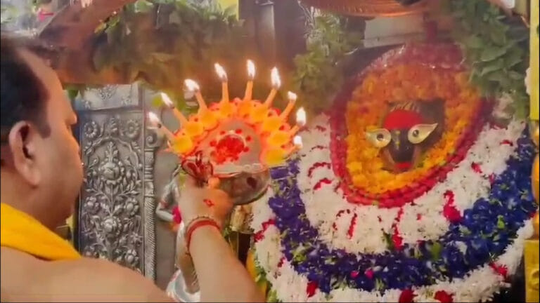 चंद्र ग्रहण: विंध्यवासिनी मंदिर 4.45 घंटे रहेगा बंद, नया टाइमटेबल जारी