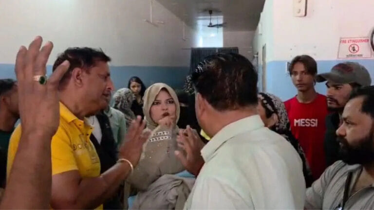 नवजात की मौत पर परिजनों का हंगामा, डॉक्टर-स्टाफ फरार; सील हुआ अस्पताल